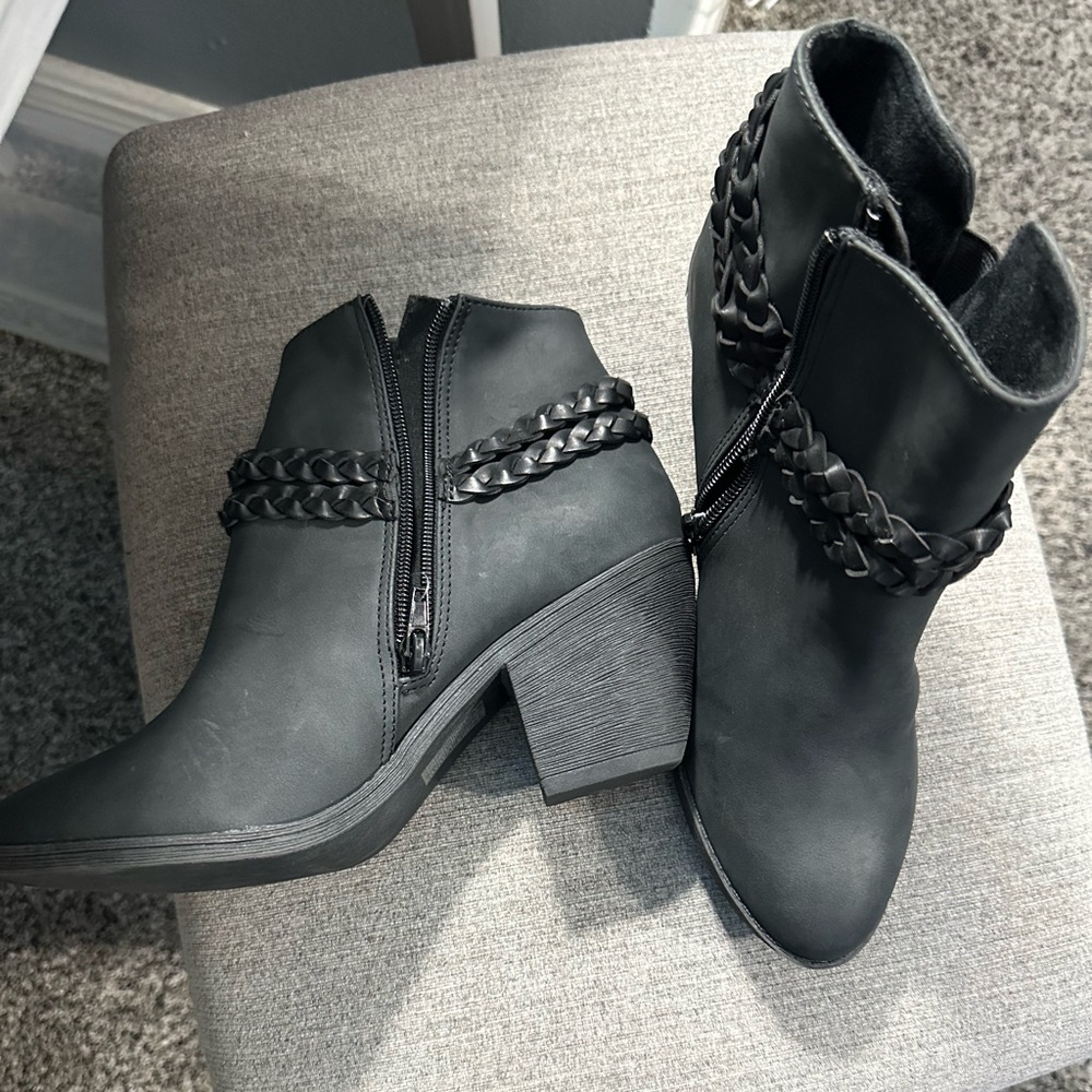 Ankle booties - Picture 3 of 6